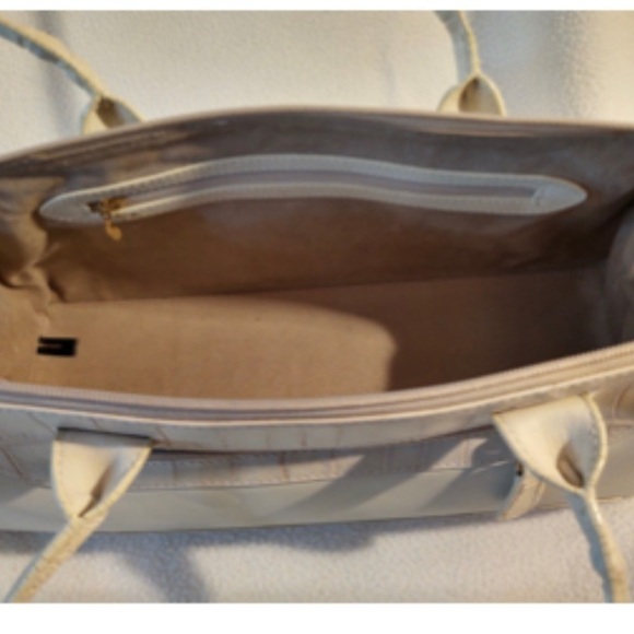 ❤️‍🔥Brahmin Handbag barely used I received it as a gift I used a couple twice - Picture 3 of 6